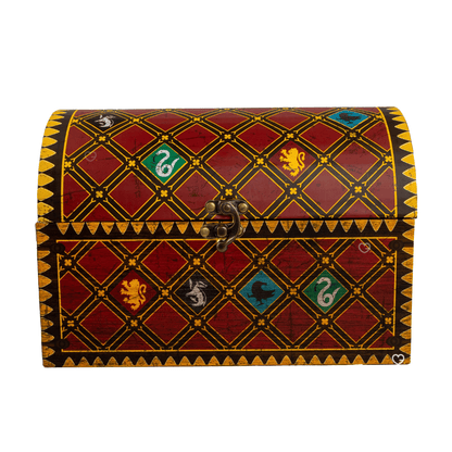 Coffret theme Quidditch Calendrier de l’Avent Harry Potter 2025 renfermant 24 surprises magiques : bijoux du Vif d’Or, chaussettes, porte-clés et objets de collection pour fans de Poudlard.