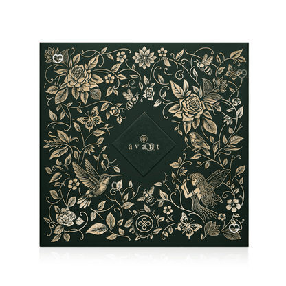 Édition limitée du calendrier de l’avent Avant Skincare 2025, le coffret 12 Jours de Beauté x Wonders réunit une sélection de soins visage primés, allant de sérums délicats à des crèmes onctueuses aux textures sensorielles. Habillé de nuances blanches et argentées, il incarne le raffinement et l’univers du bien-être haut de gamme.